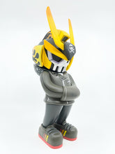 Load image into Gallery viewer, Quiccs 12&quot; Hellbots Mega TEQ63 (Kidrobot Exclusive)
