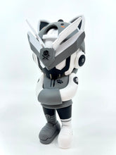 Load image into Gallery viewer, Abiru Grey TEQ63 - Martian Toys by Quiccs 6&quot;
