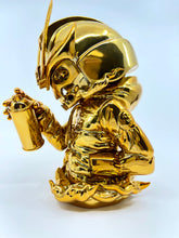 Load image into Gallery viewer, TEQ63 Ravager Gold Chrome God Mode  (Hidden Fortress)  - Martian Toys by Quiccs
