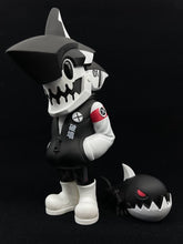 Load image into Gallery viewer, Quiccs Sharko &amp; Remi (Fortress Black)
