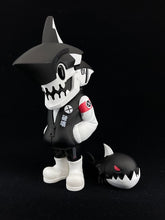Load image into Gallery viewer, Quiccs Sharko &amp; Remi (Fortress Black)
