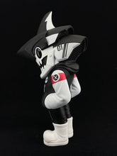 Load image into Gallery viewer, Quiccs Sharko &amp; Remi (Fortress Black)
