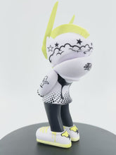 Load and play video in Gallery viewer, Mayumi TEQ63 - Martian Toys by Quiccs x Sket One 6&quot;
