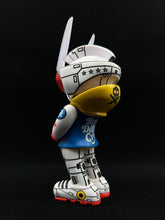 Load image into Gallery viewer, Boys Don’t Cry Gundam TEQ63 - by Nakanari x Martian Toys by Quiccs 6&quot;
