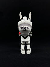 Load image into Gallery viewer, White Fortress TEQ63 NYCC 2018 - Martian Toys by Quiccs 6&quot;
